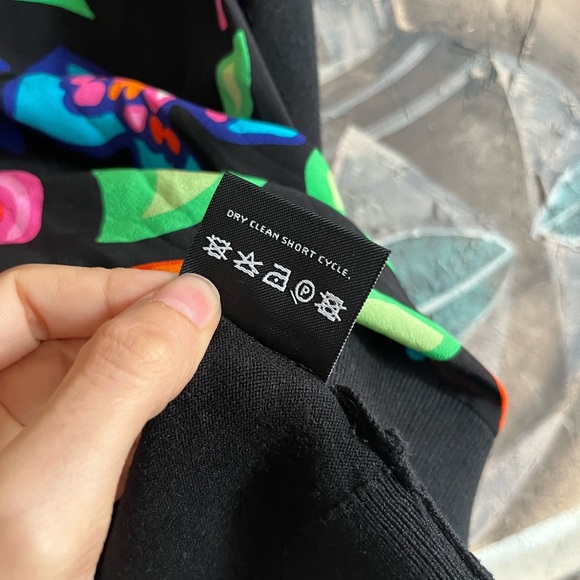 Carlisle Silk Sleeveless Top - Picture 6 of 7